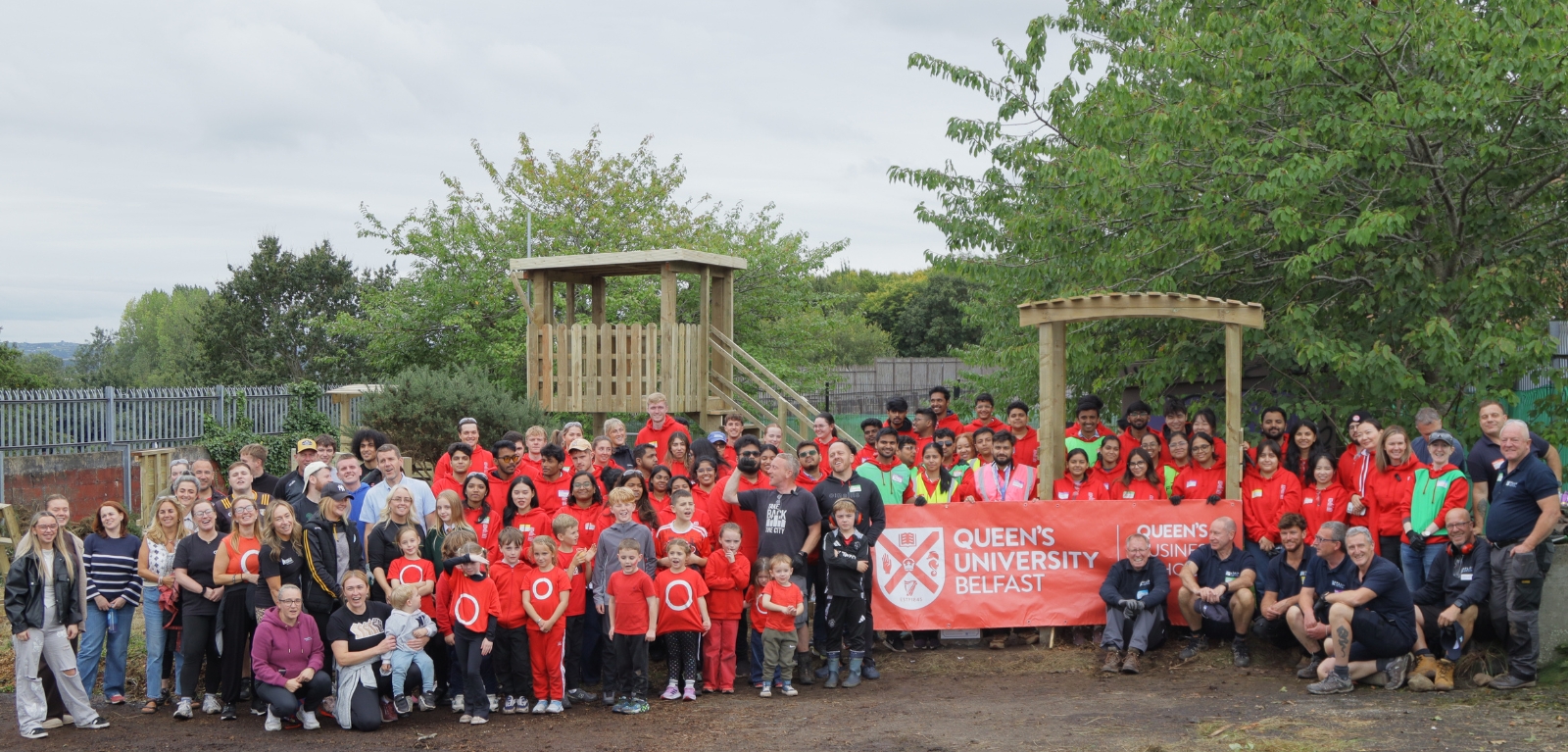 Large group of students and volunteers